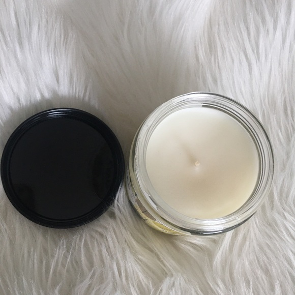 Bath and Body Works Leaves Single Wick Candle - Picture 3 of 3